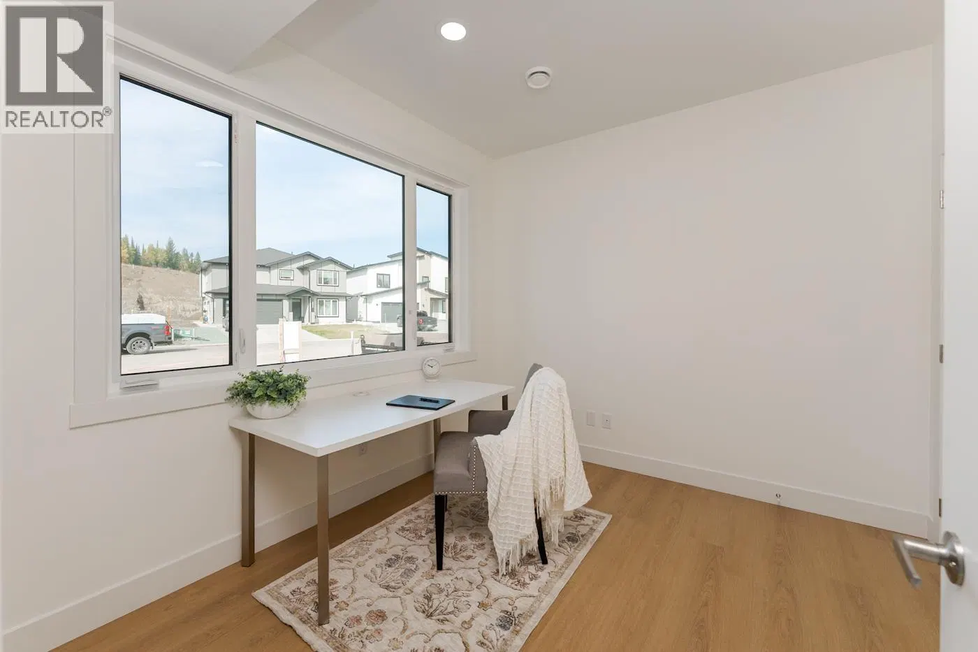 Photo 4 of 38 at 7990 SOUTHRIDGE Avenue
