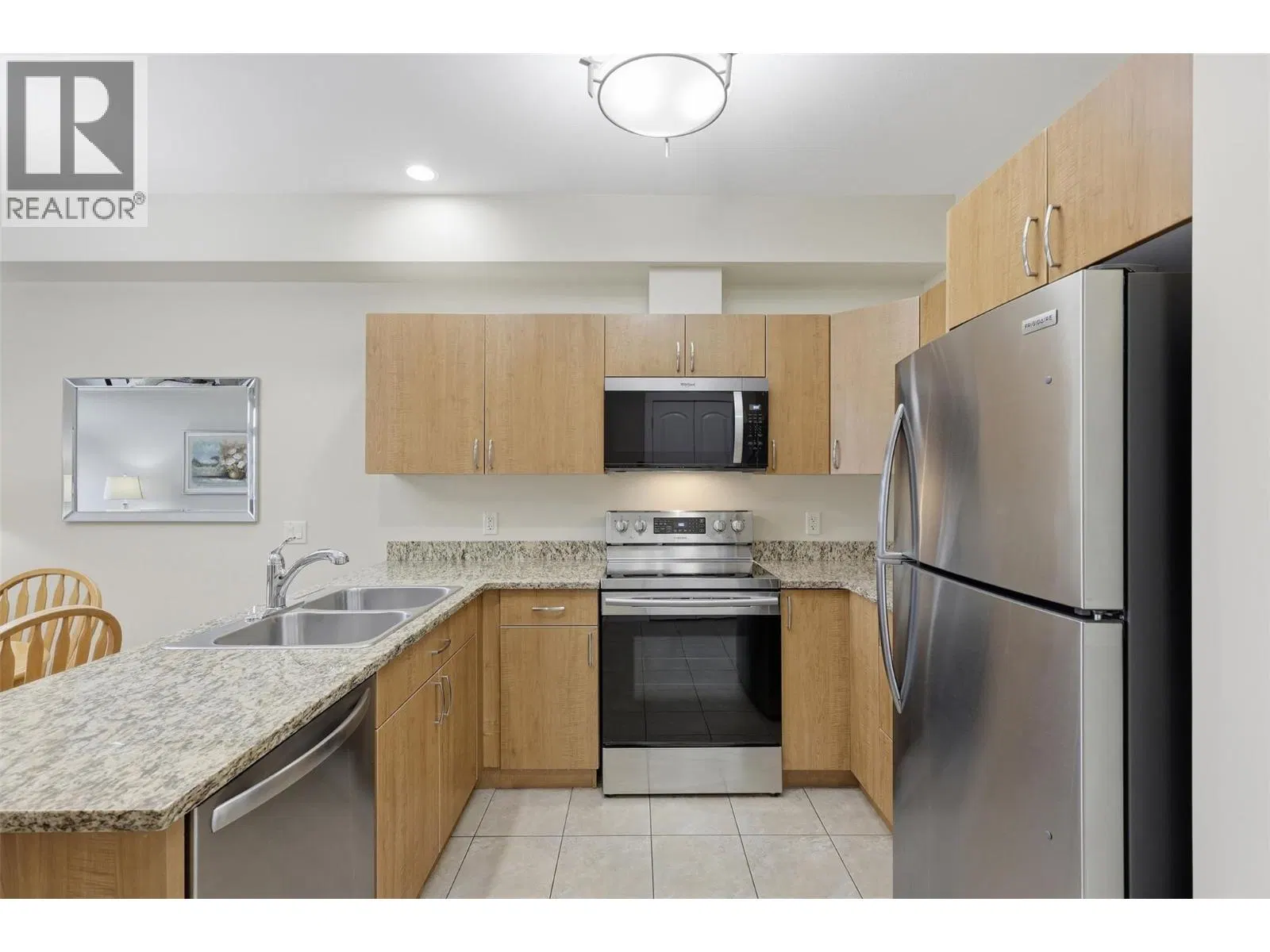 Photo 5 of 44 at #301 – 760 MAYFAIR Street