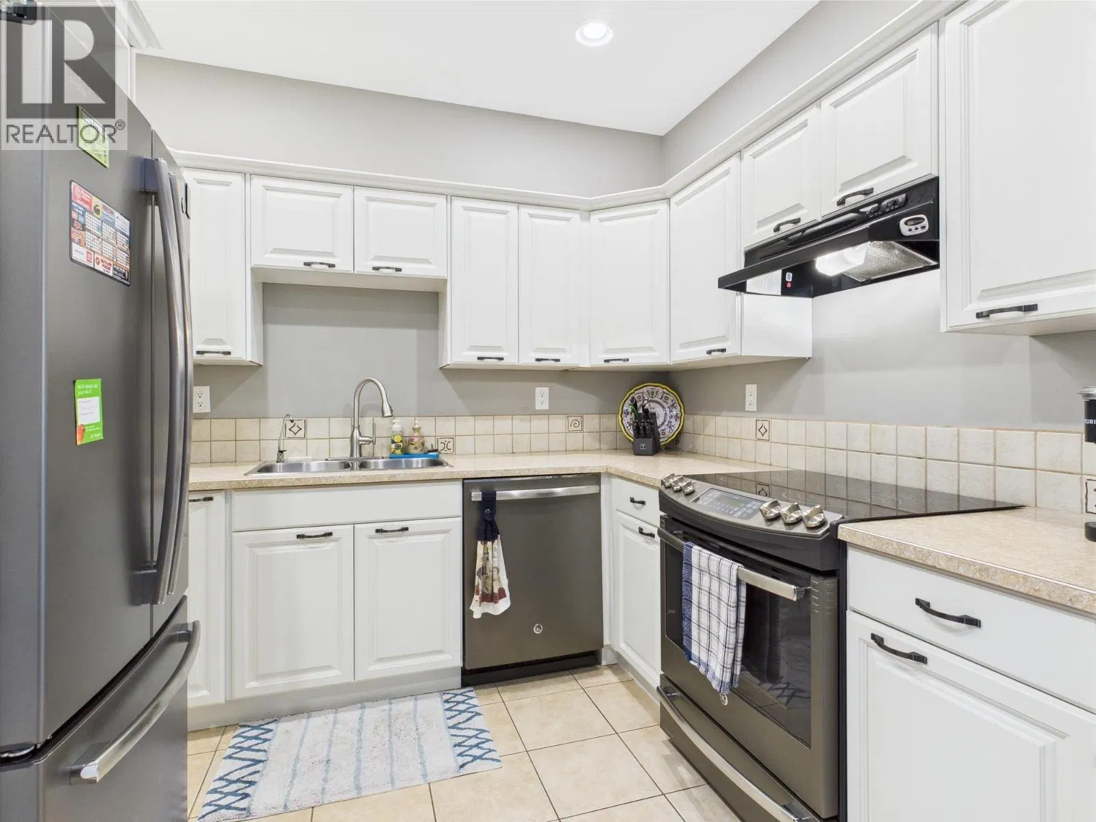 Photo 3 of 39 at #108 – 15 Solana Key Court