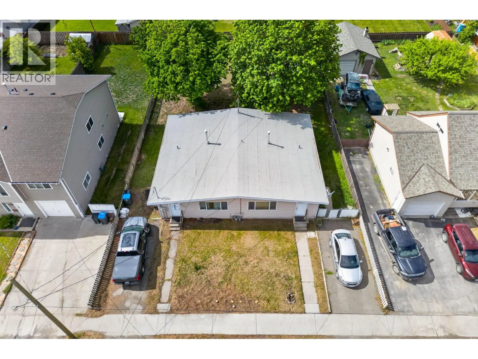 Photo 3 of 9 at 2638 Clapperton Avenue