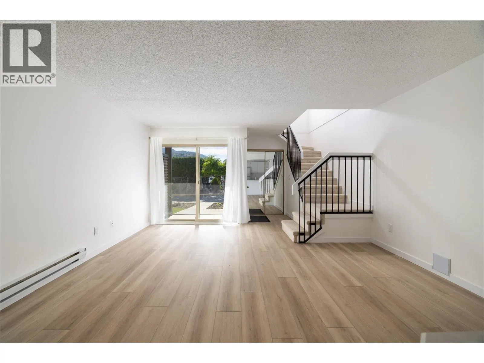 #916 – 3140 Wilson Street