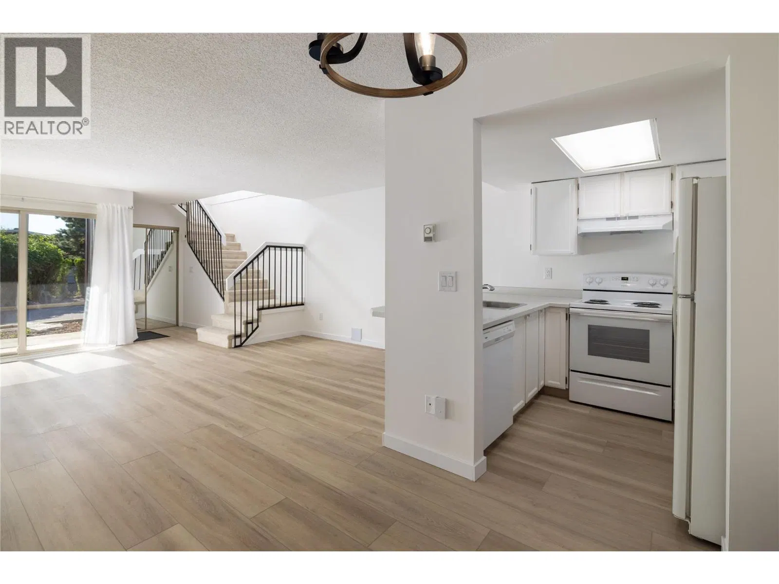 Photo 2 of 32 at #916 – 3140 Wilson Street
