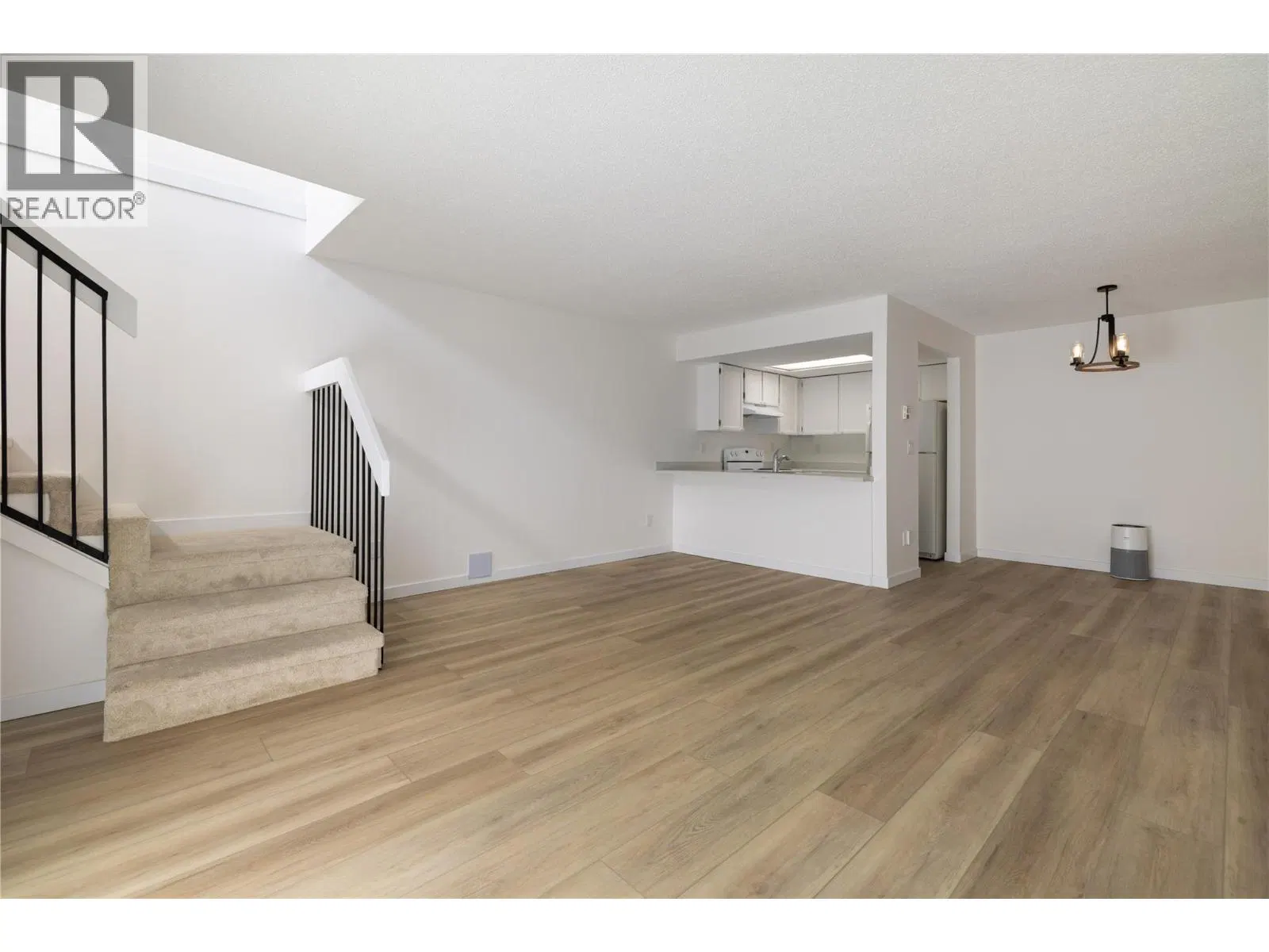 Photo 3 of 32 at #916 – 3140 Wilson Street