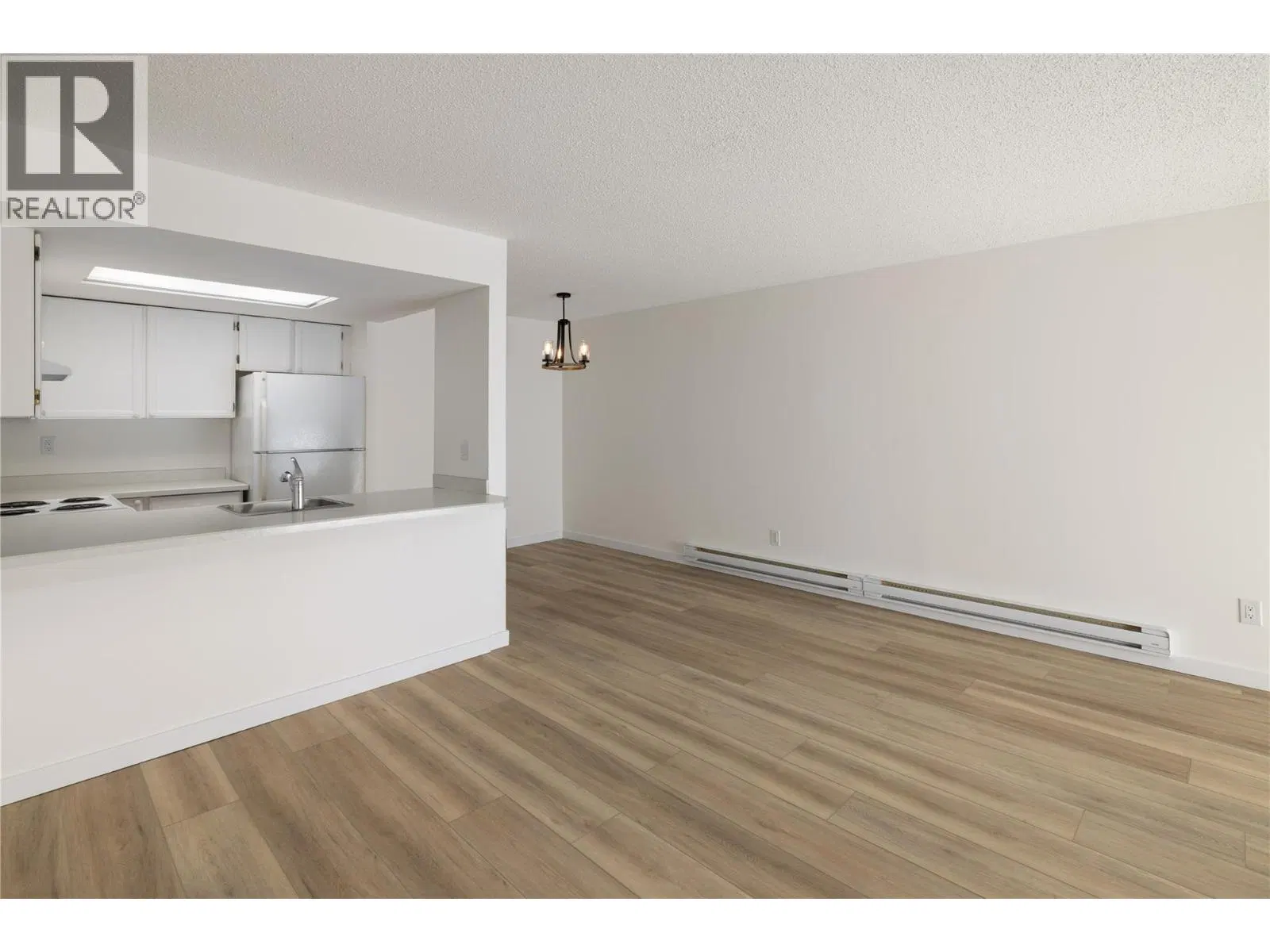 Photo 4 of 32 at #916 – 3140 Wilson Street