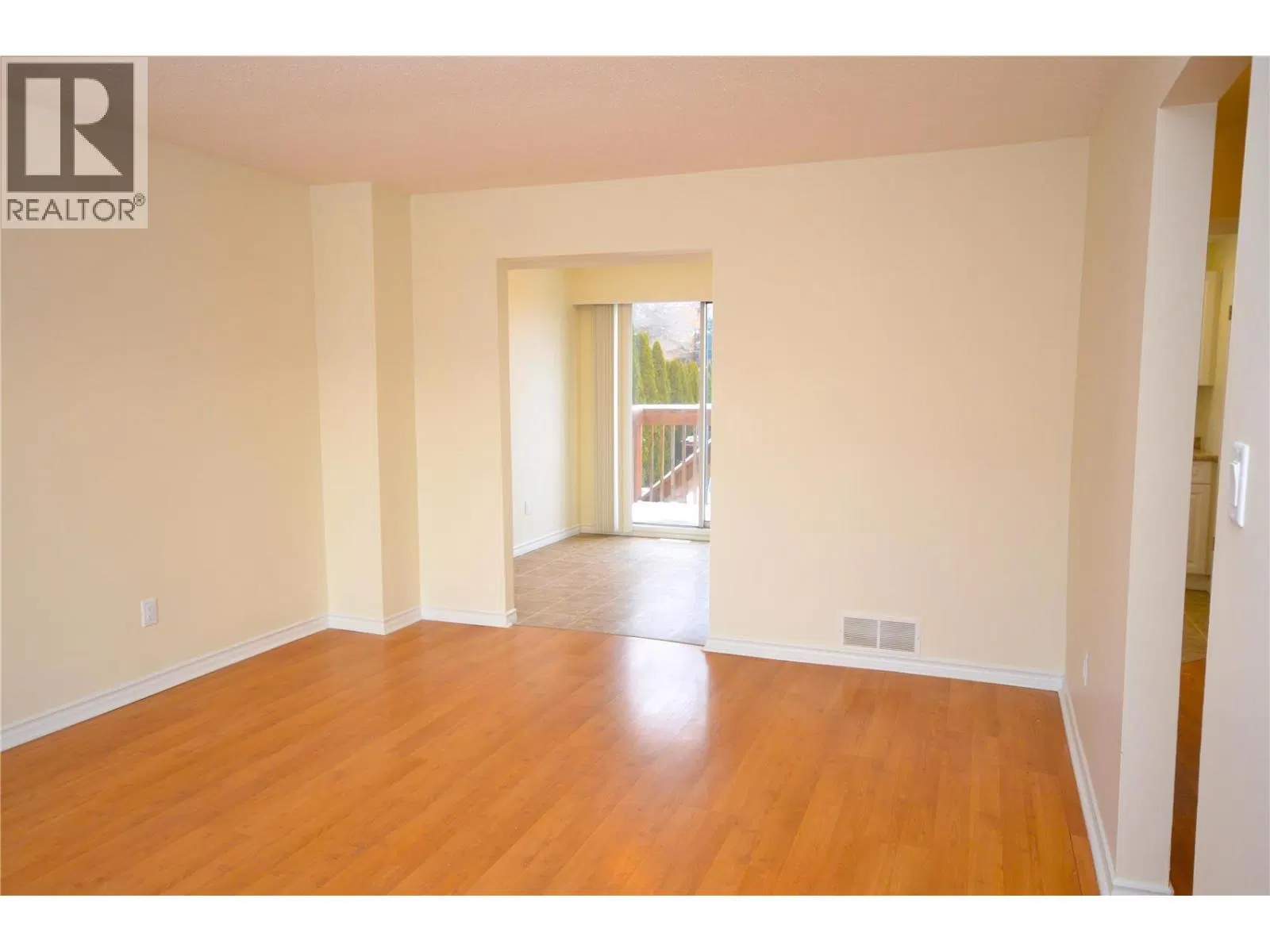 Photo 3 of 50 at 4501B 15 Avenue