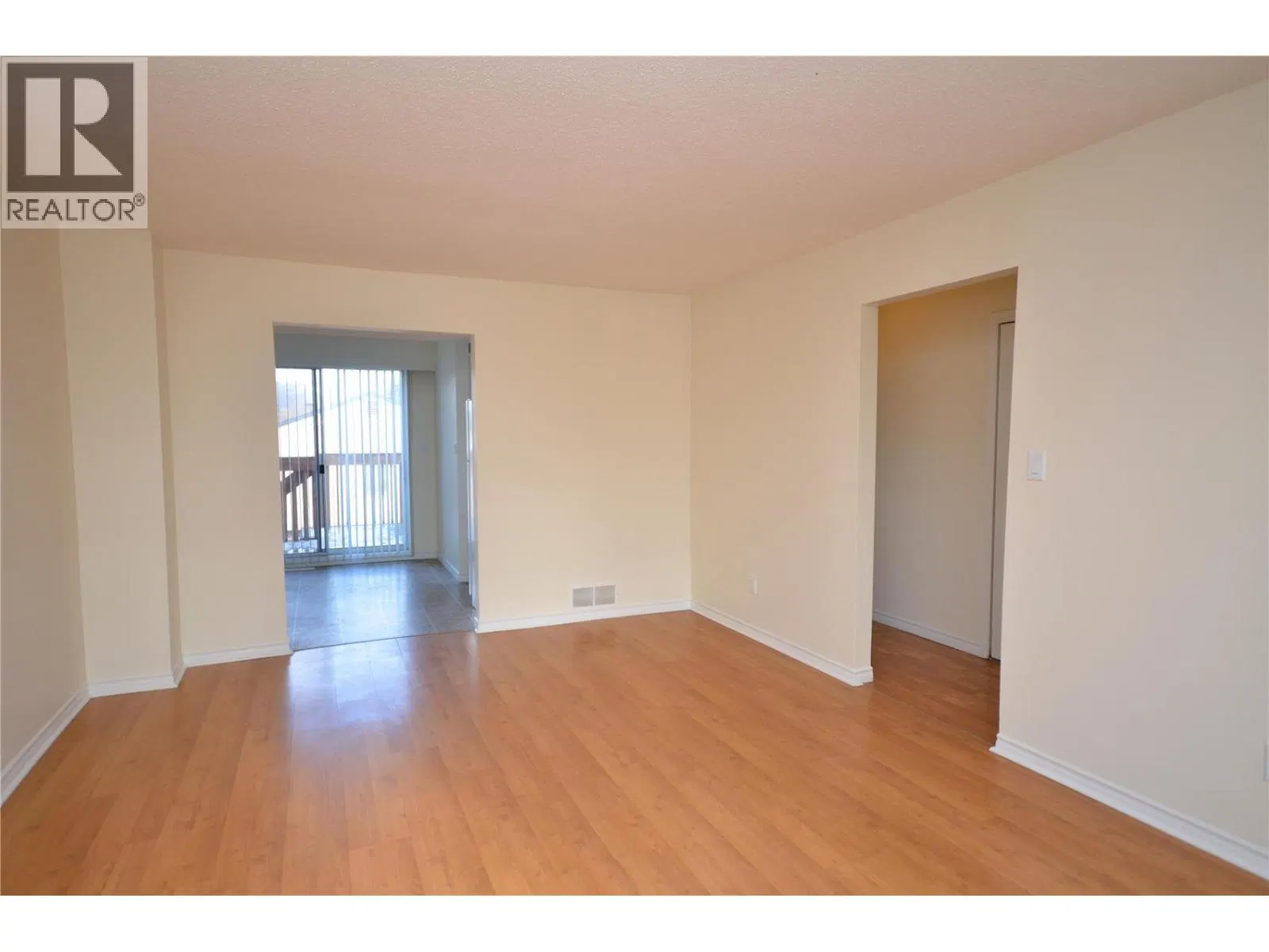 Photo 4 of 50 at 4501B 15 Avenue