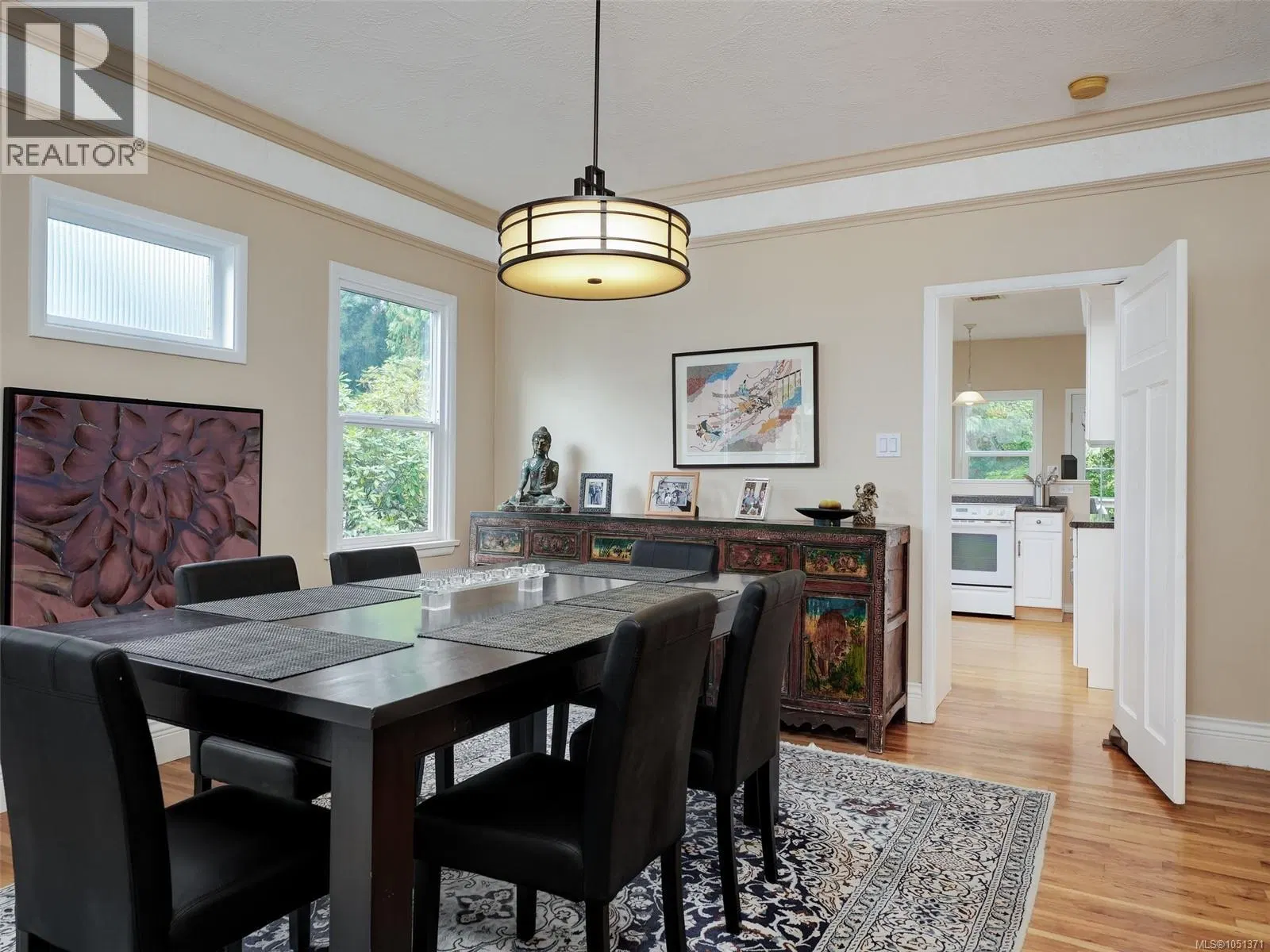 Photo 5 of 25 at 1240 Victoria Avenue