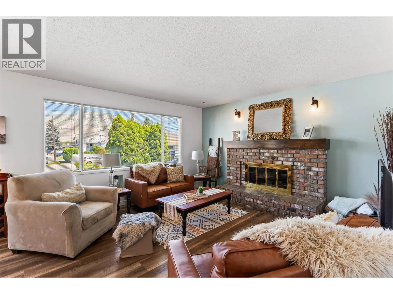 Photo 5 of 41 at 1683 SHERIDAN Drive