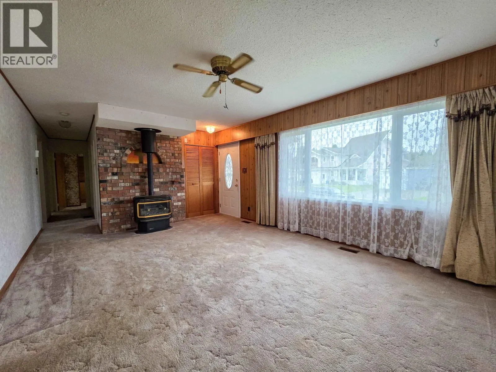 Photo 5 of 11 at 63 OKANAGAN Street
