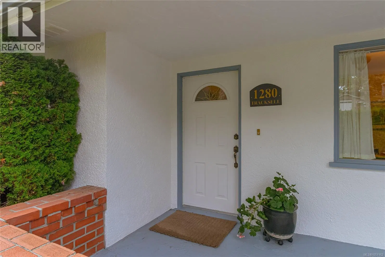 Photo 4 of 39 at 1280 Tracksell Avenue