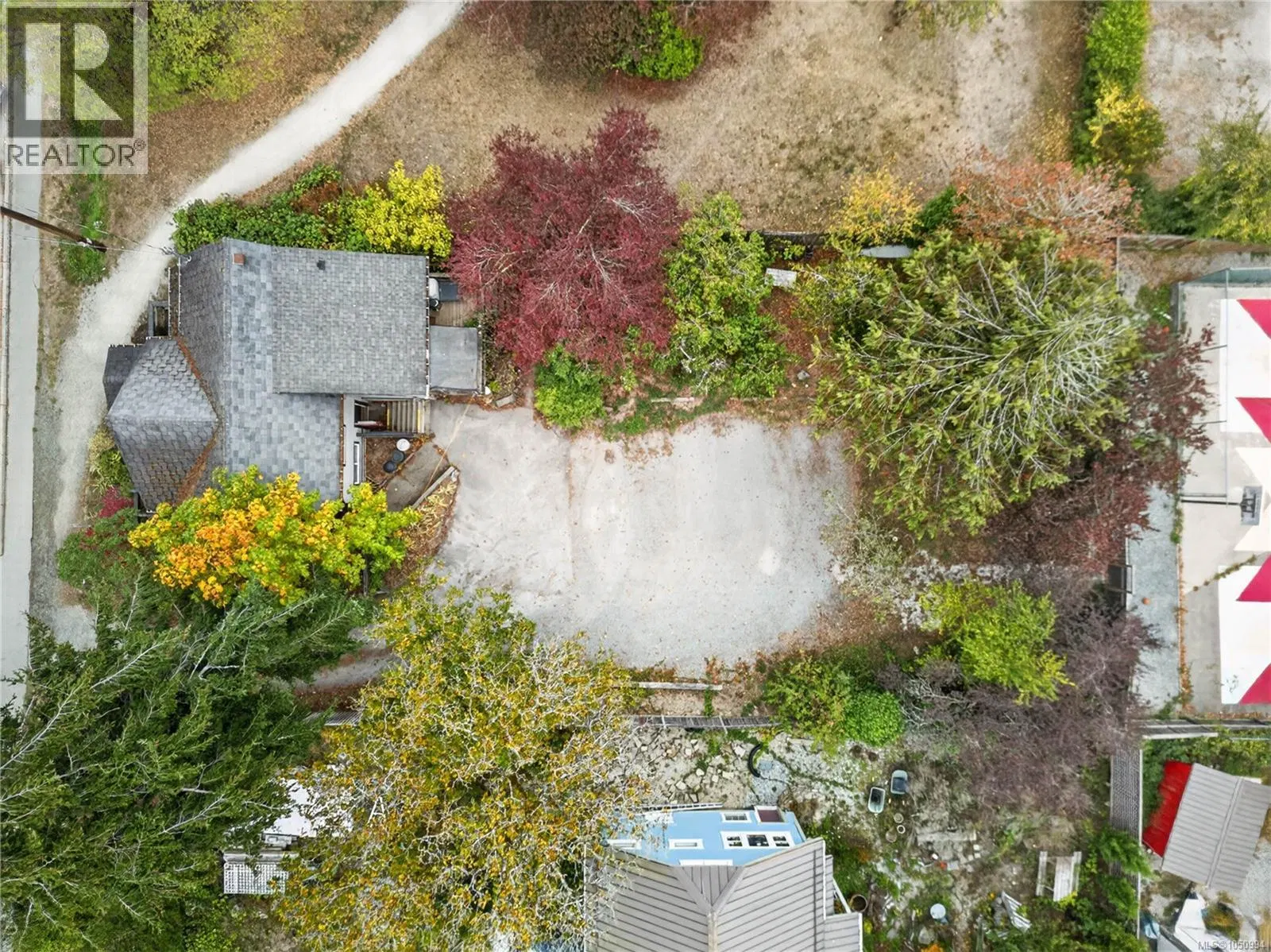 Photo 4 of 44 at 129 Hereford Avenue