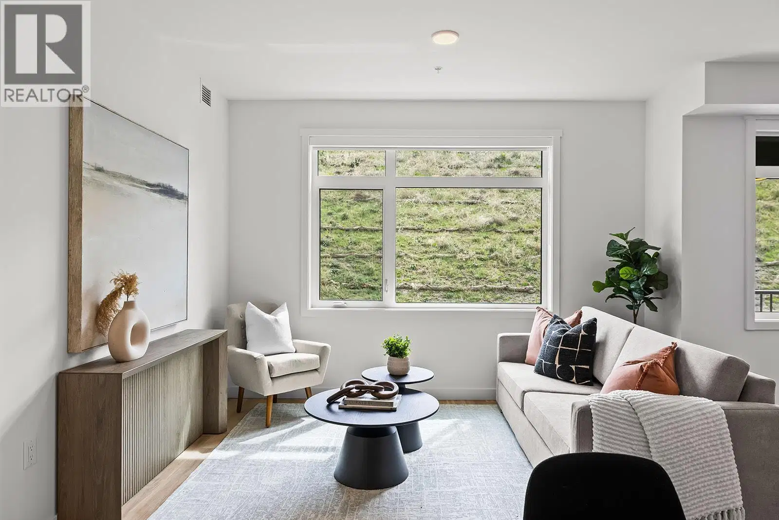 #302 – 1057 Frost Road