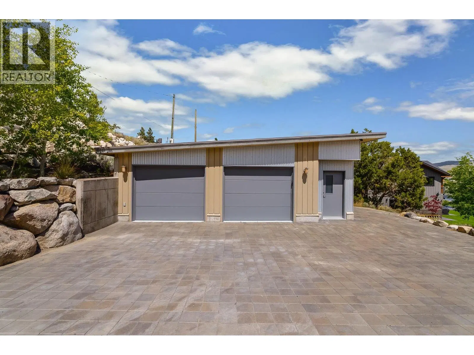 Photo 3 of 98 at 6588 Monck Park Road