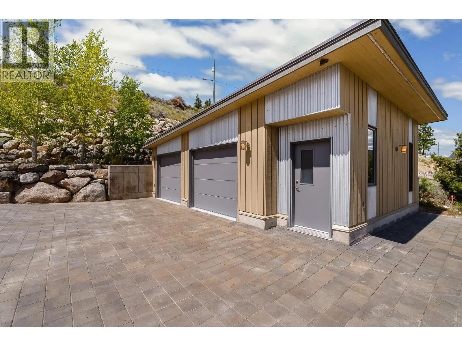 Photo 4 of 98 at 6588 Monck Park Road