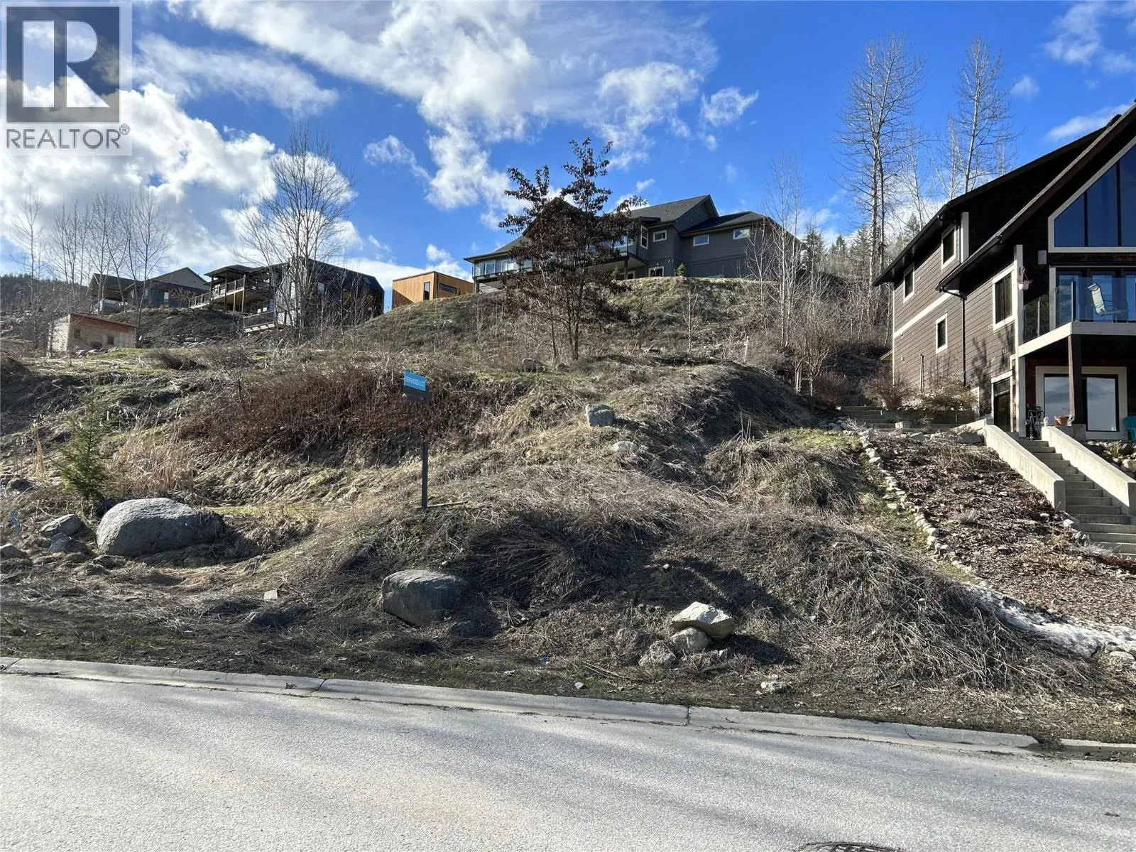 Photo 3 of 18 at 806 WHITE TAIL Drive