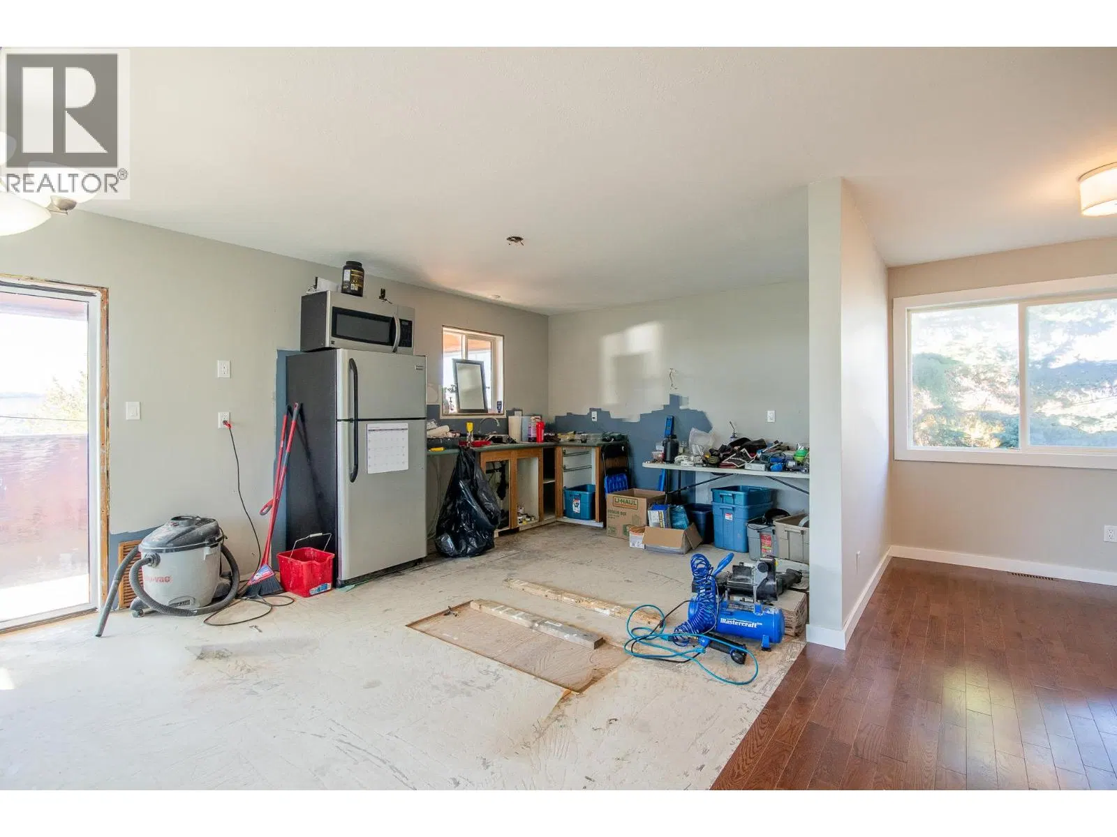 Photo 3 of 23 at 705 99 Avenue