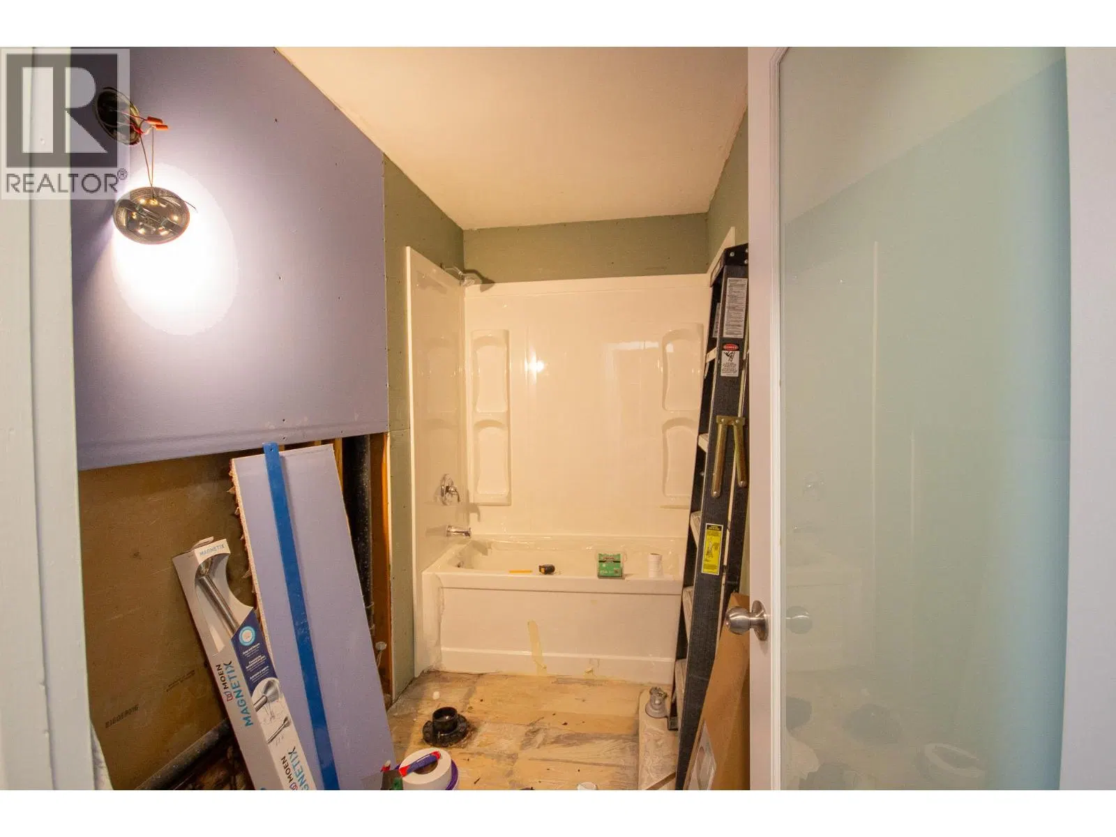 Photo 5 of 23 at 705 99 Avenue