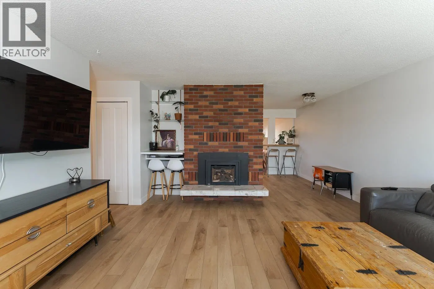 Photo 5 of 39 at 8805 CHILCOTIN Road