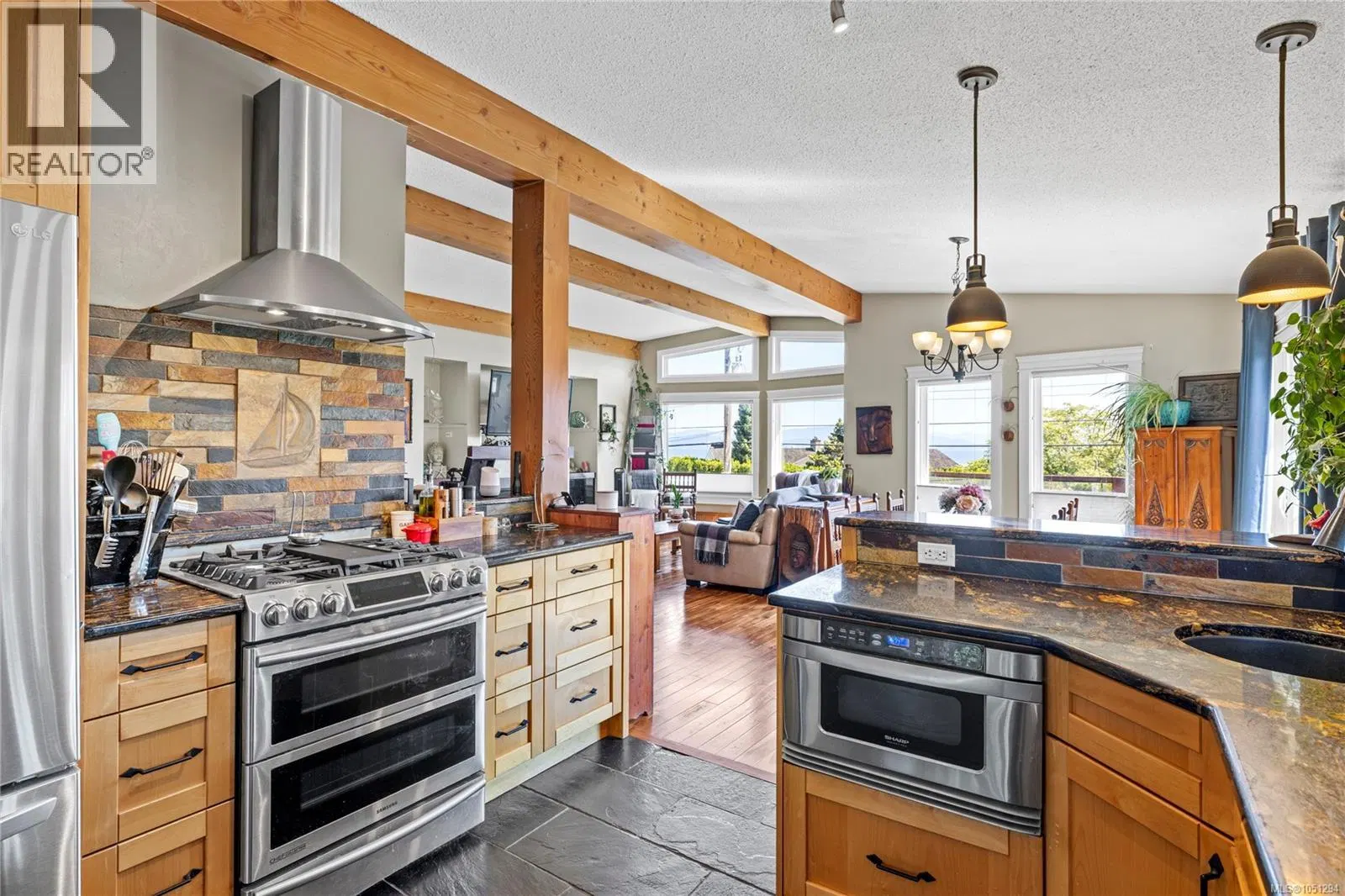 Photo 4 of 96 at 885 Glenhale Crescent