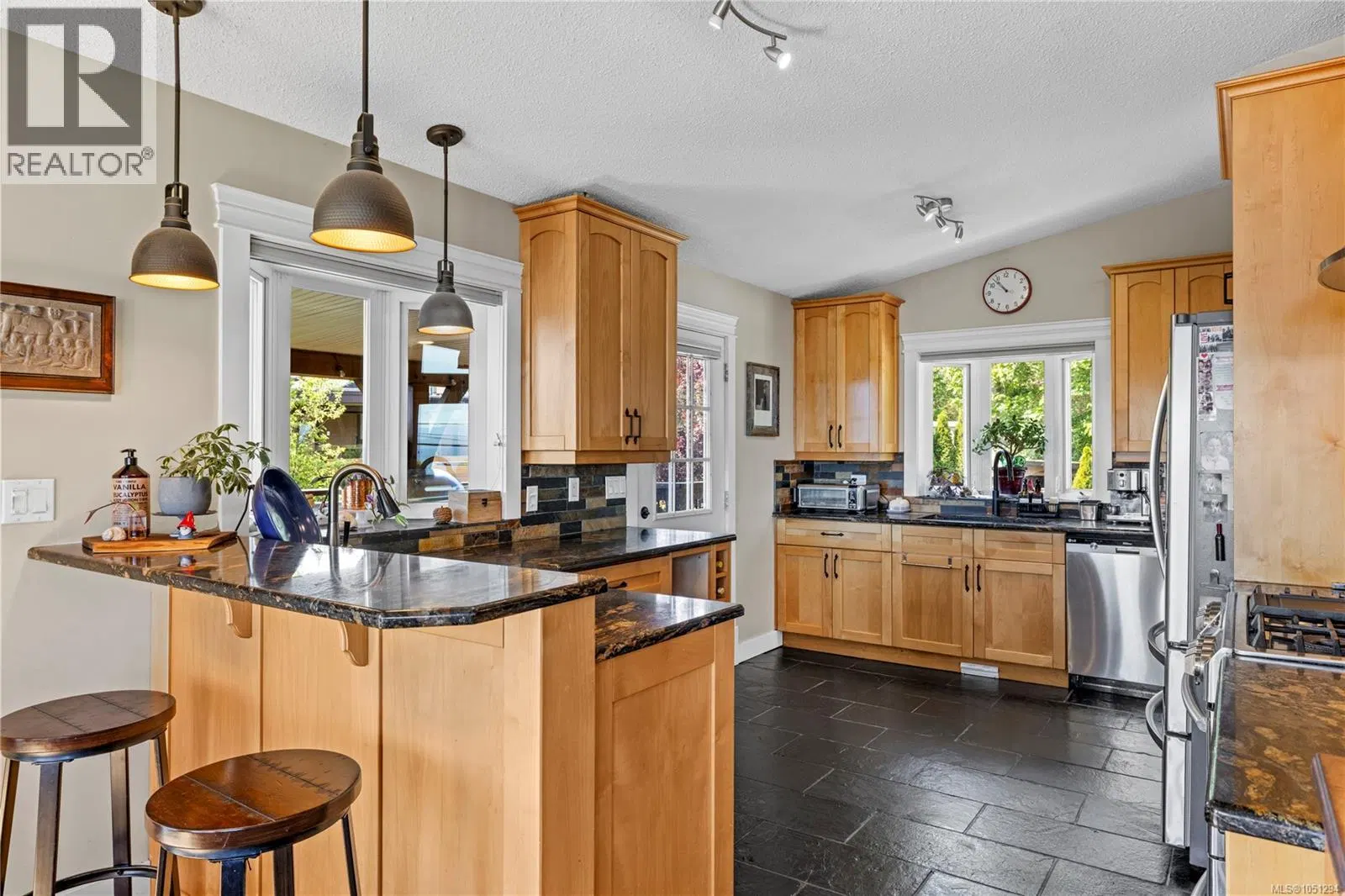 Photo 5 of 96 at 885 Glenhale Crescent