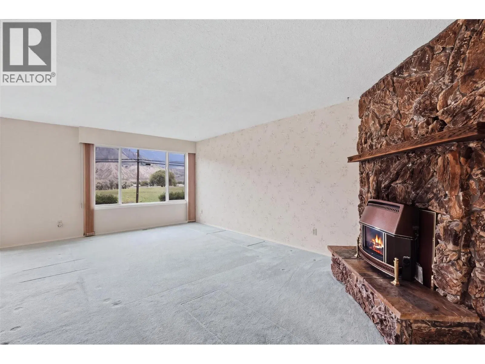 Photo 5 of 44 at 6011 Dallas Drive