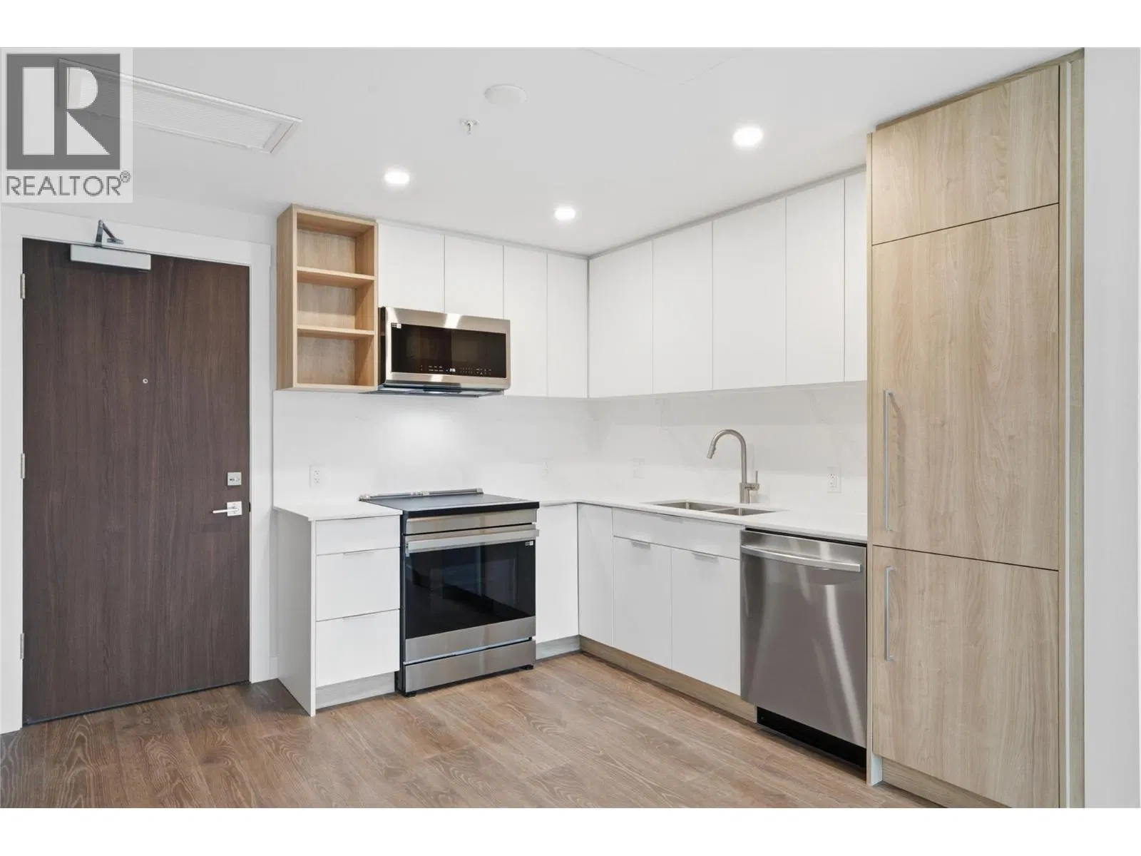 Photo 3 of 31 at #805 – 460 Nicola Street