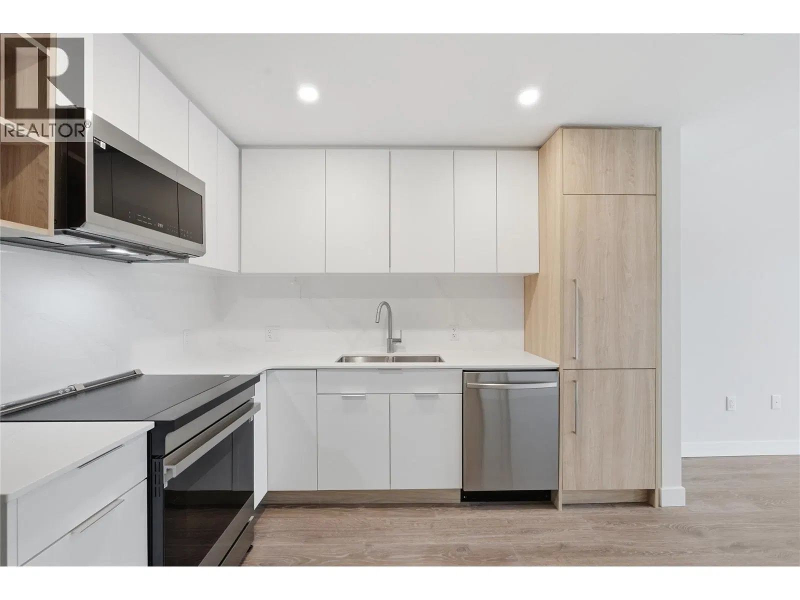 Photo 4 of 31 at #805 – 460 Nicola Street