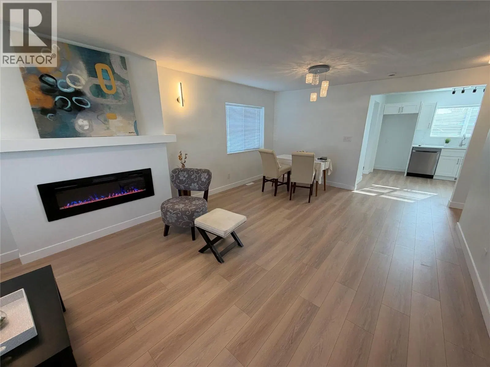 Photo 4 of 11 at 1217 114 Avenue