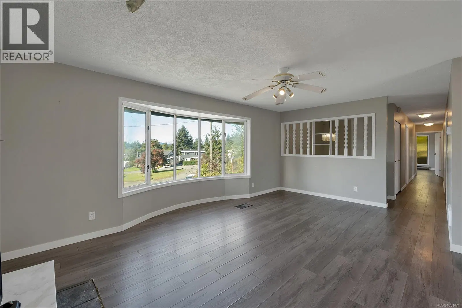 Photo 4 of 58 at 531 Savary Crescent