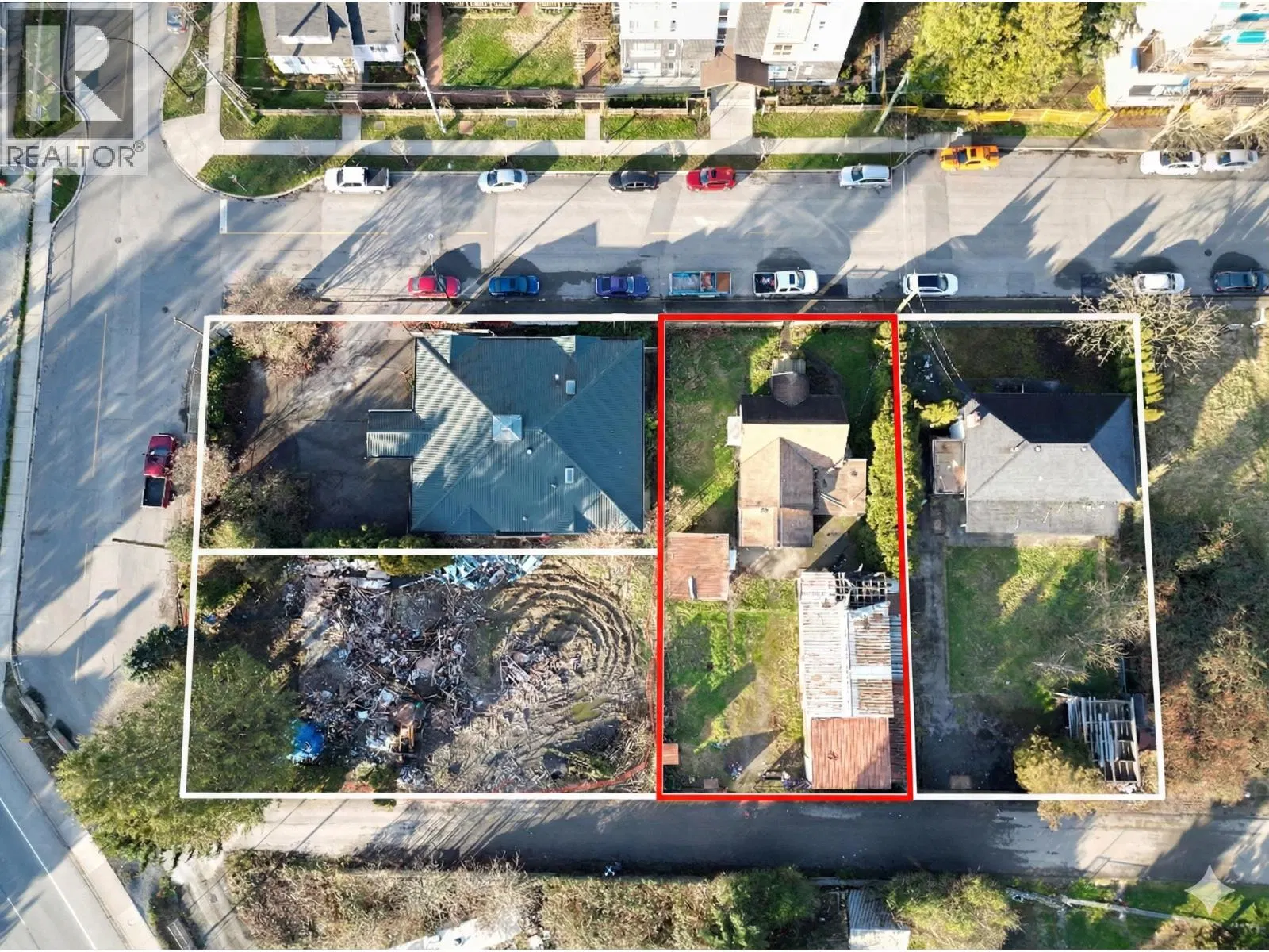 Photo 5 of 16 at 22328 ST ANNE Avenue