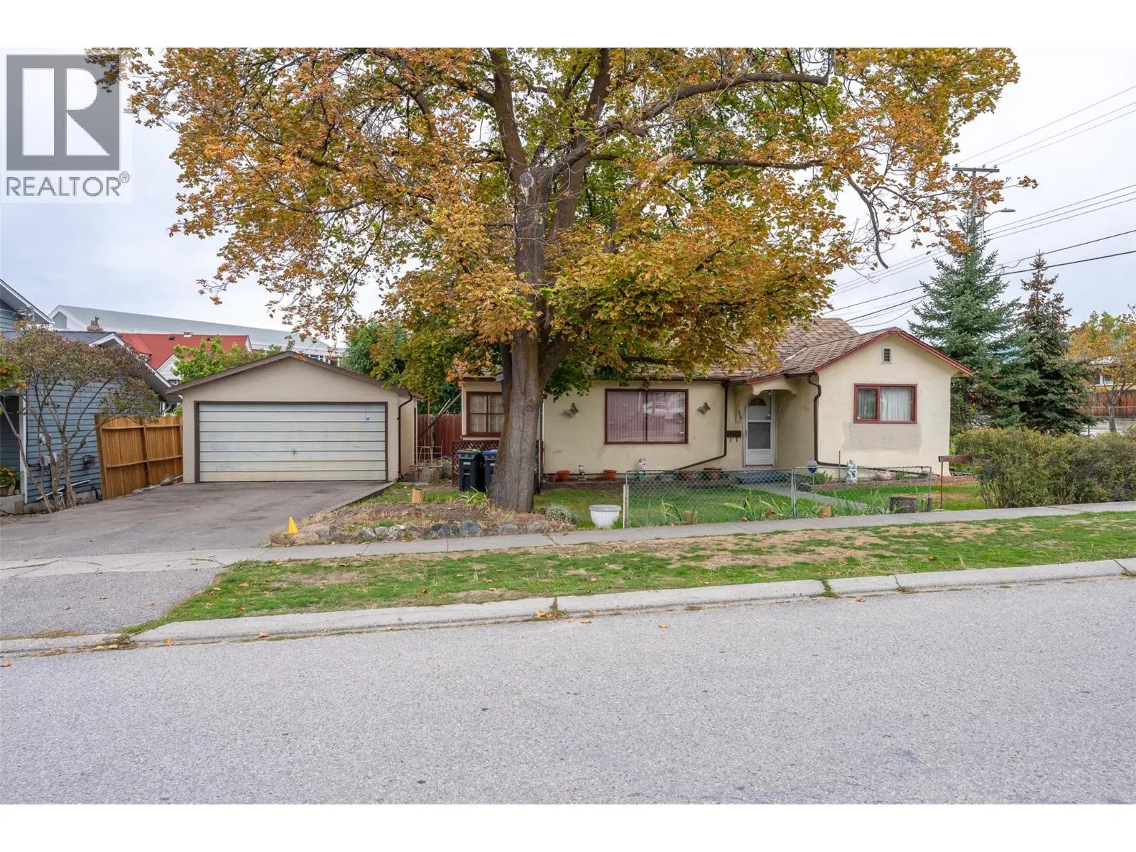 Photo 1 of 27 at 395 Edmonton Avenue