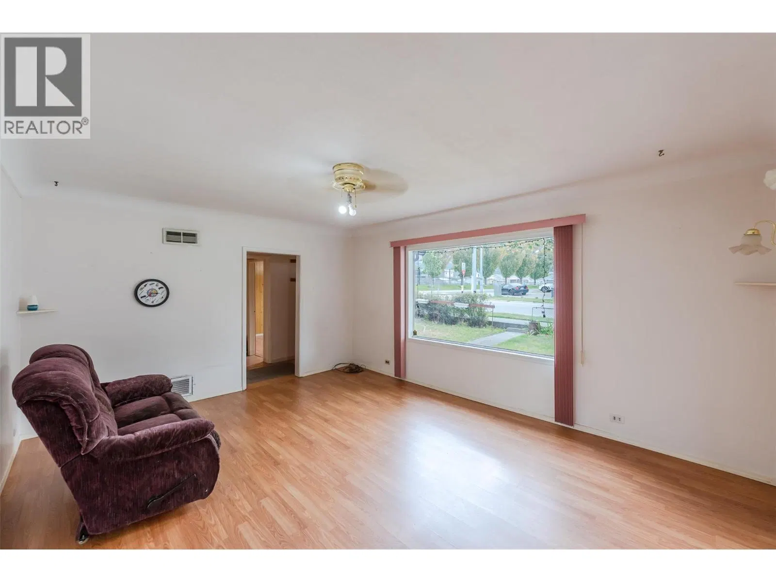 Photo 2 of 27 at 395 Edmonton Avenue