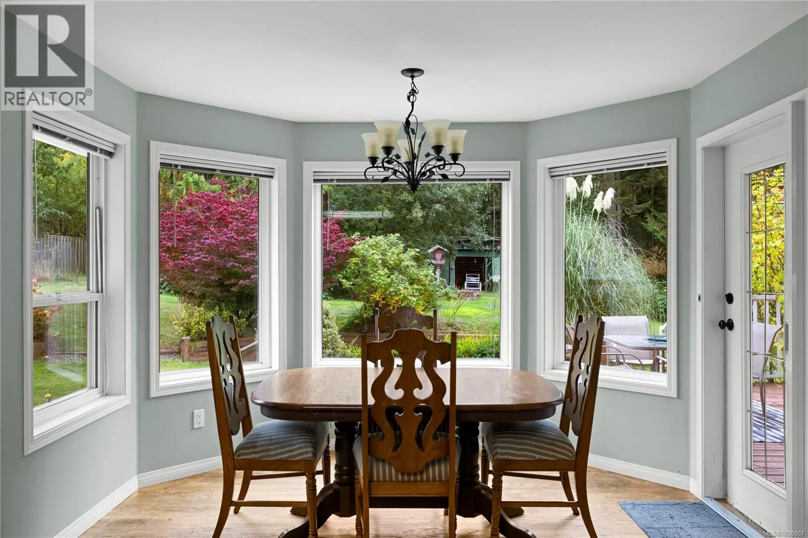 Photo 4 of 65 at 1730 Sangster Crescent