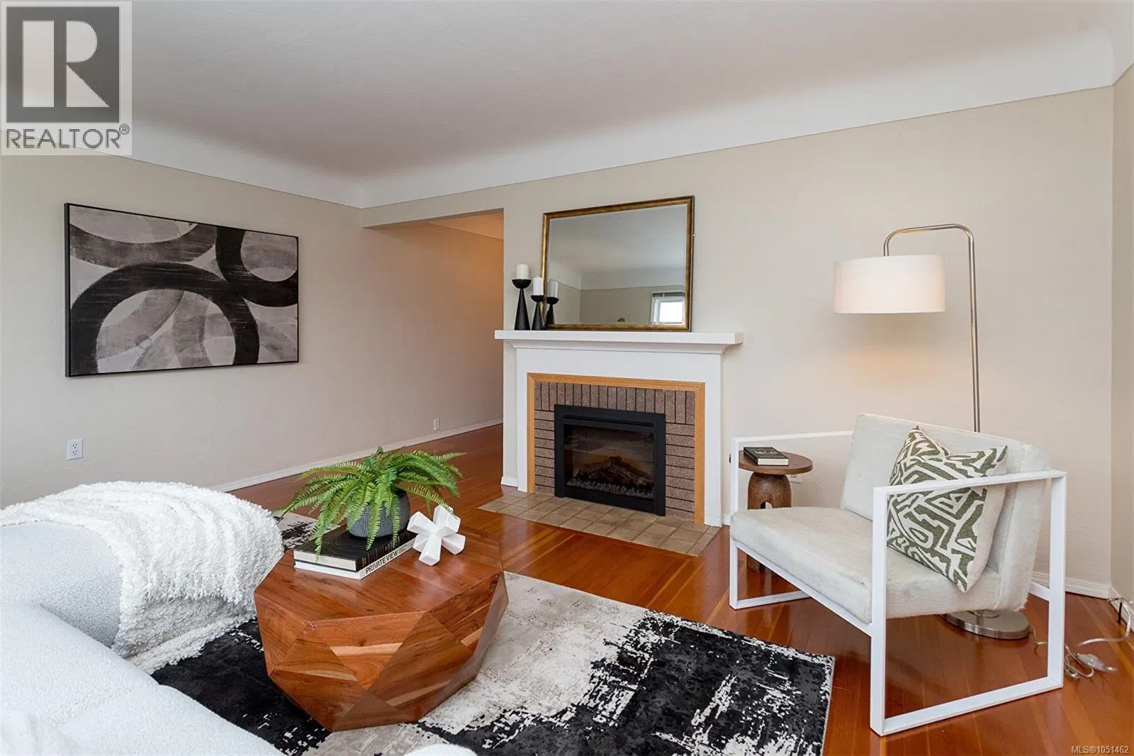Photo 4 of 33 at 1679 Freeman Avenue