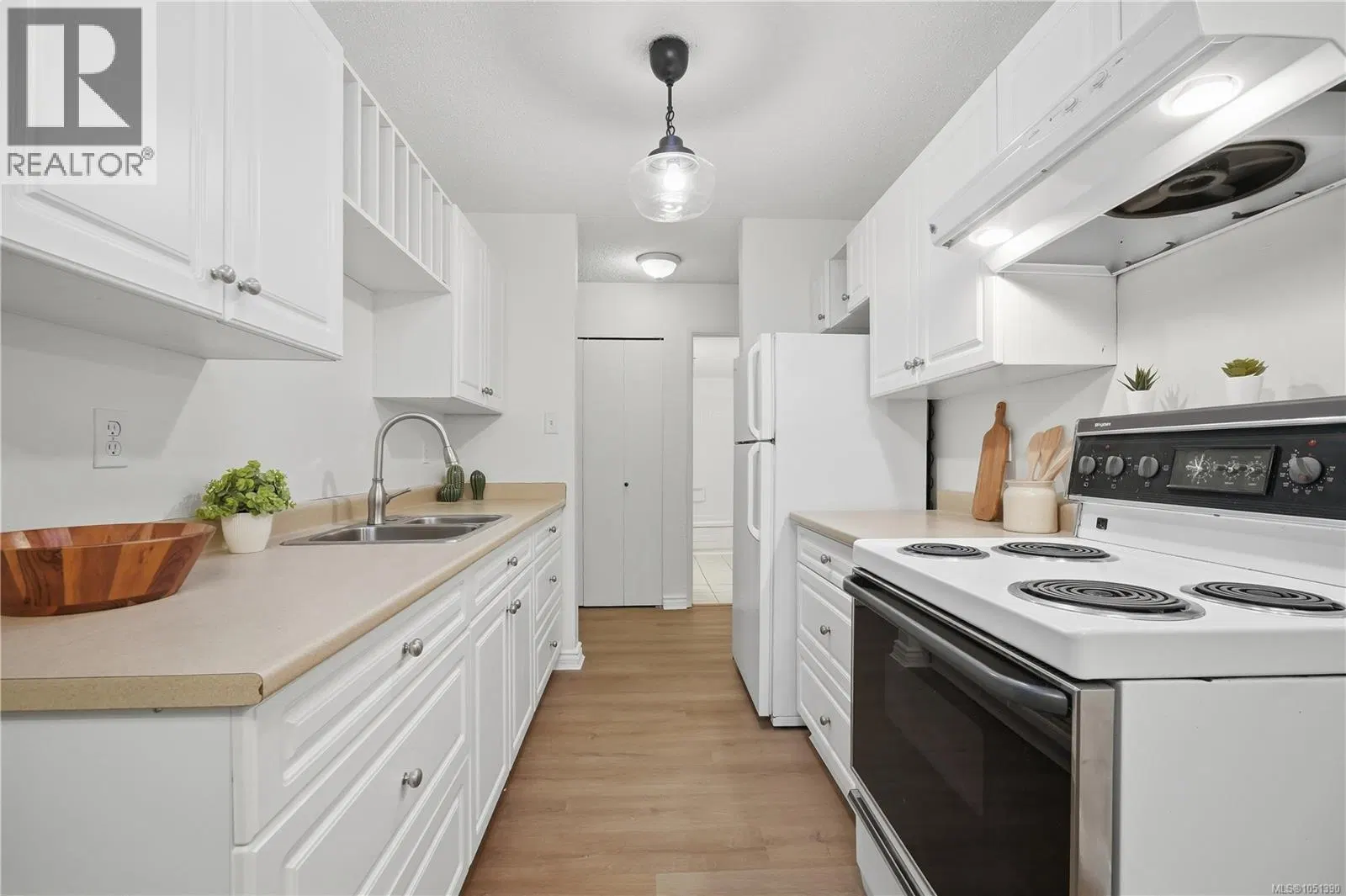 #411 – 909 Pembroke Street
