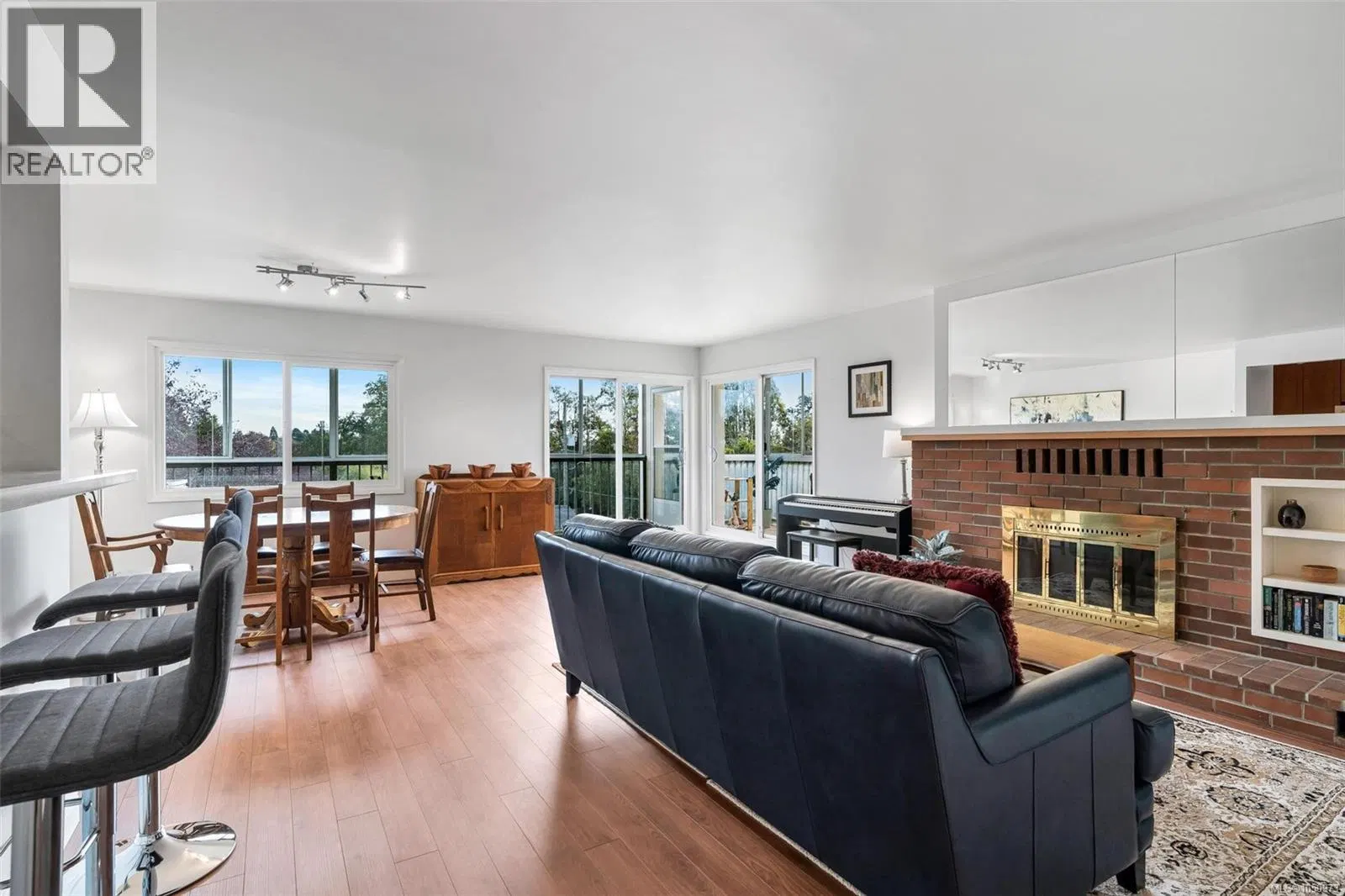 Photo 5 of 39 at #302 – 2323 Hamiota Street