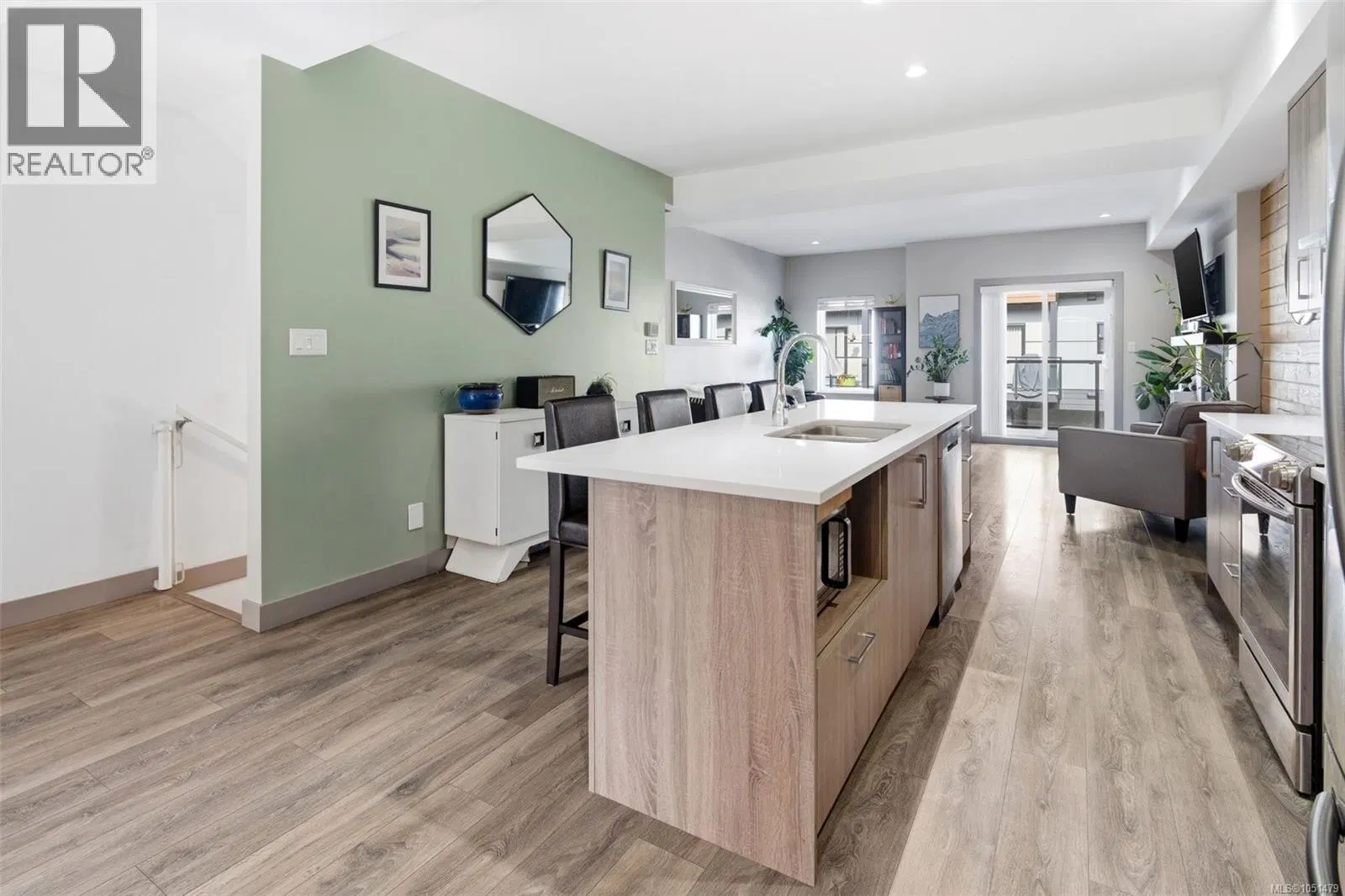 Photo 3 of 25 at #103 – 687 Strandlund Avenue