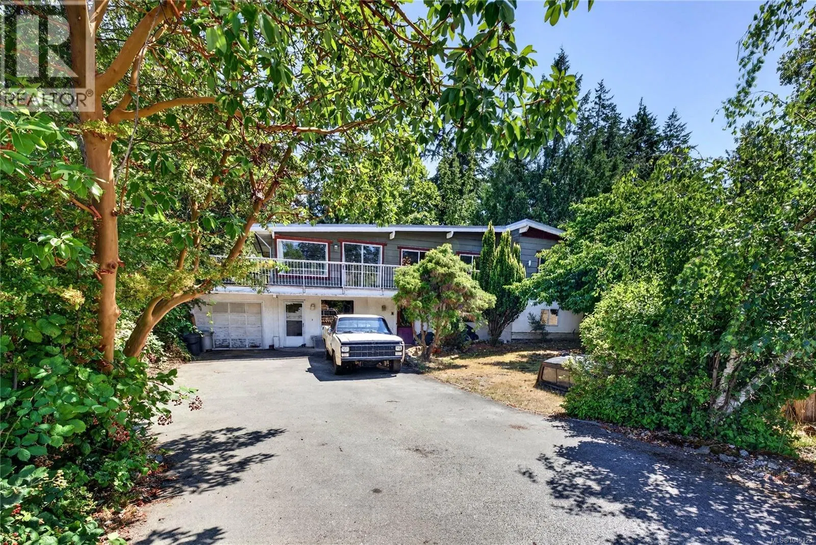 Photo 3 of 45 at 243 Maliview Drive