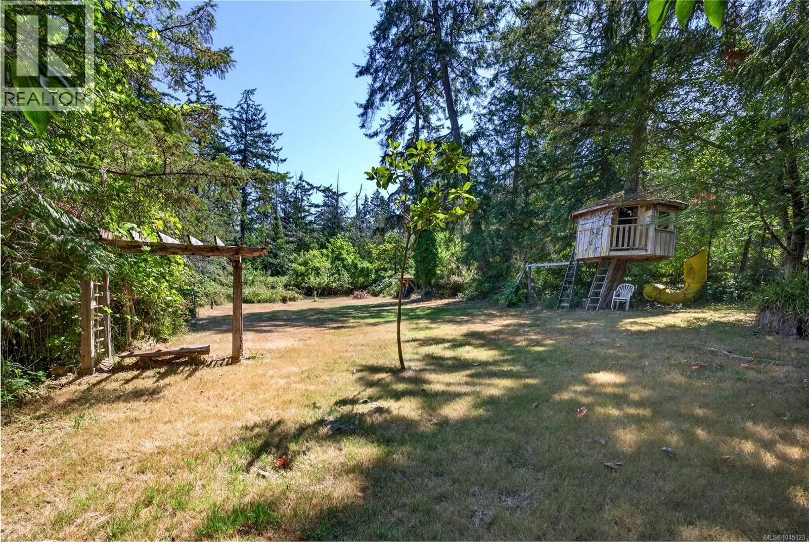 Photo 4 of 45 at 243 Maliview Drive