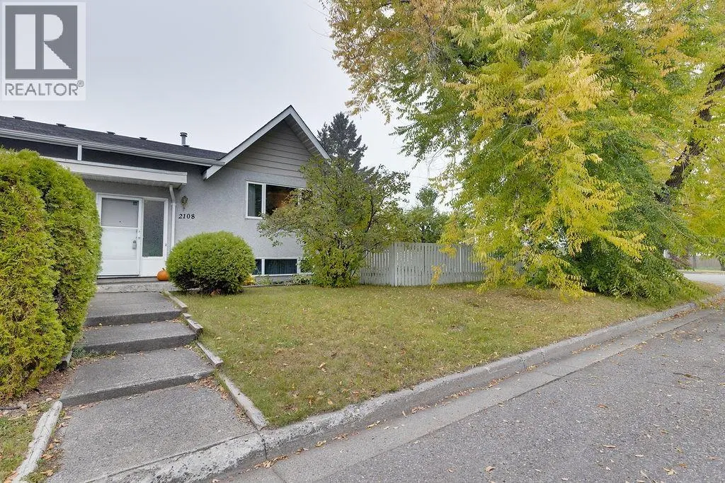 Photo 2 of 26 at 2108 6TH Avenue