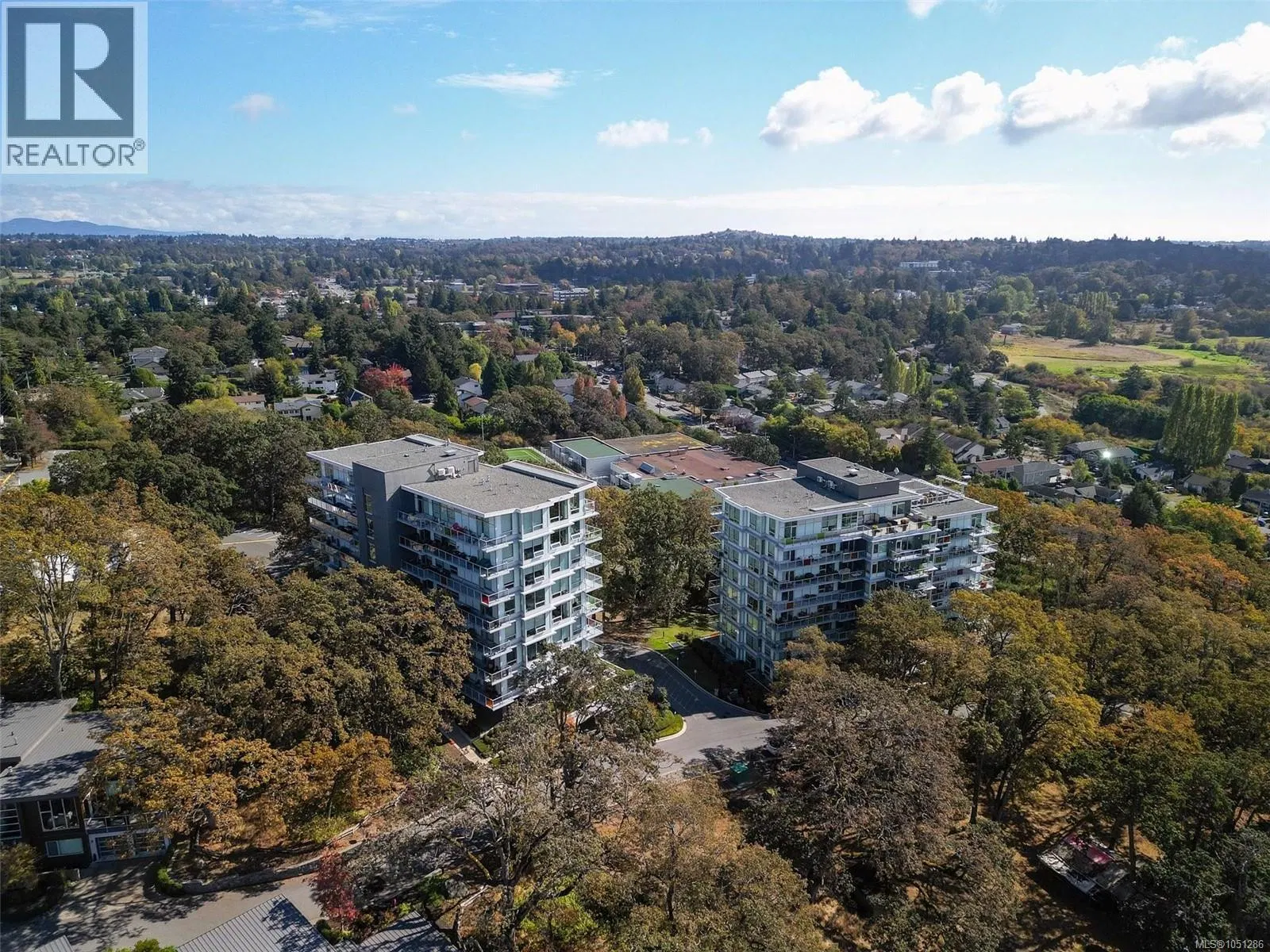 Photo 3 of 33 at #703 – 4011 Rainbow Hill Lane