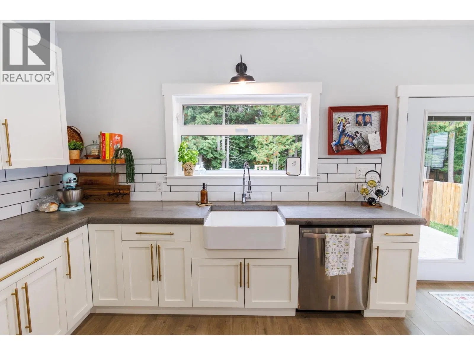 Photo 4 of 31 at B – 4005 BENNER Street