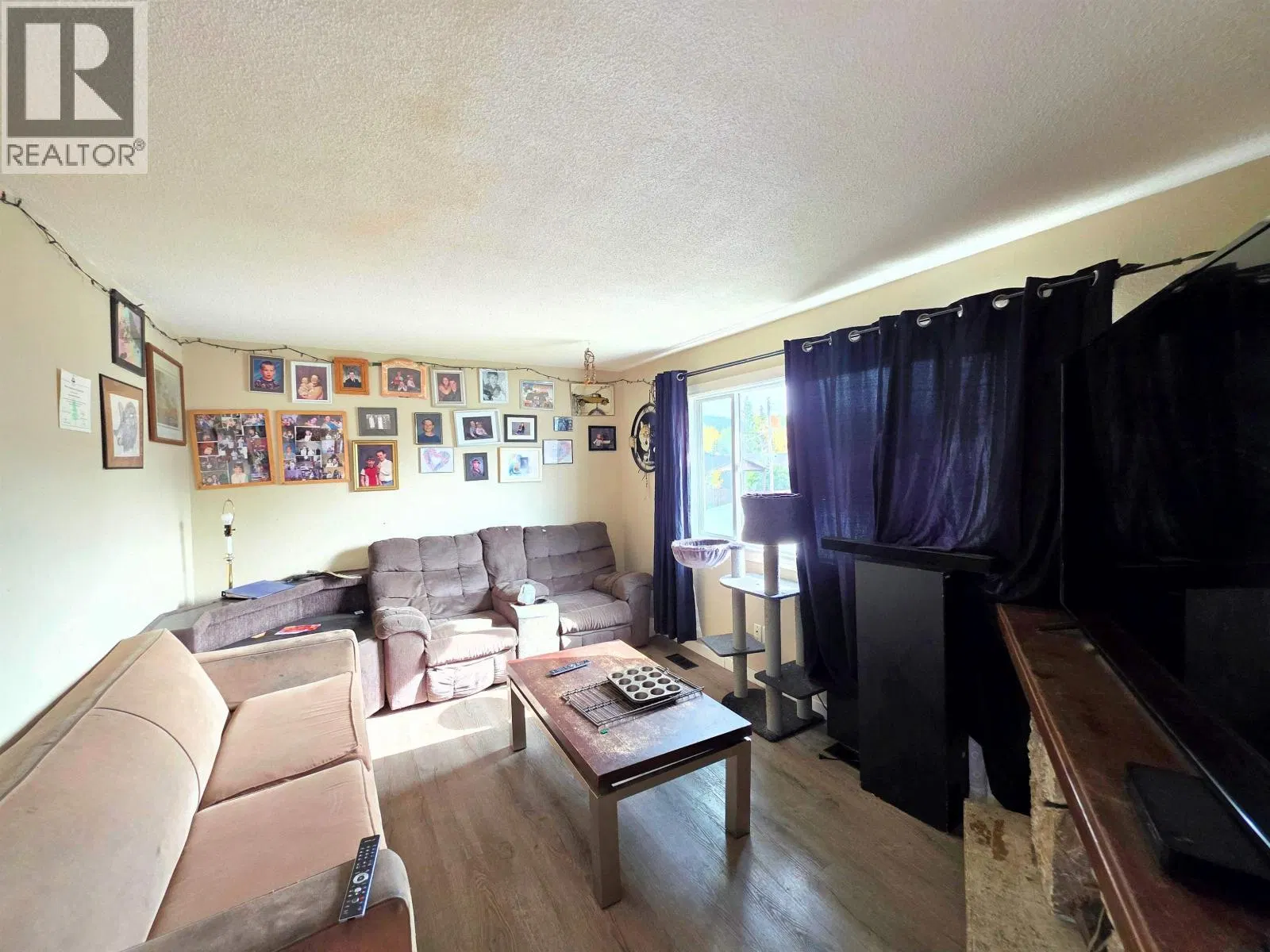 Photo 3 of 20 at 1462 MILBURN Avenue