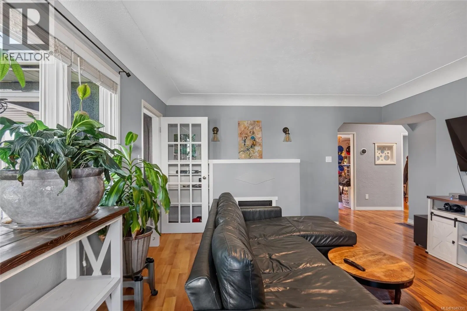 Photo 4 of 56 at 930 Wharncliffe Road
