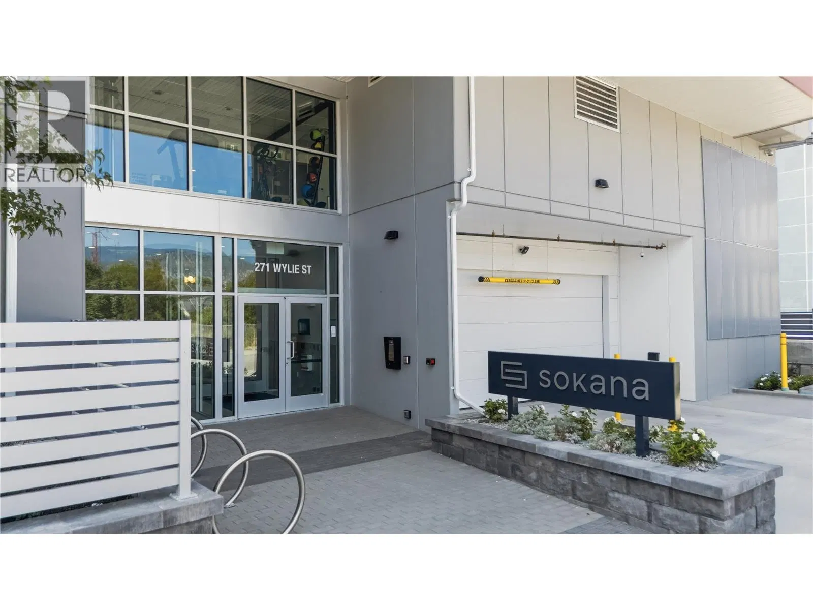 Photo 1 of 32 at #608 – 270 Riverside Drive