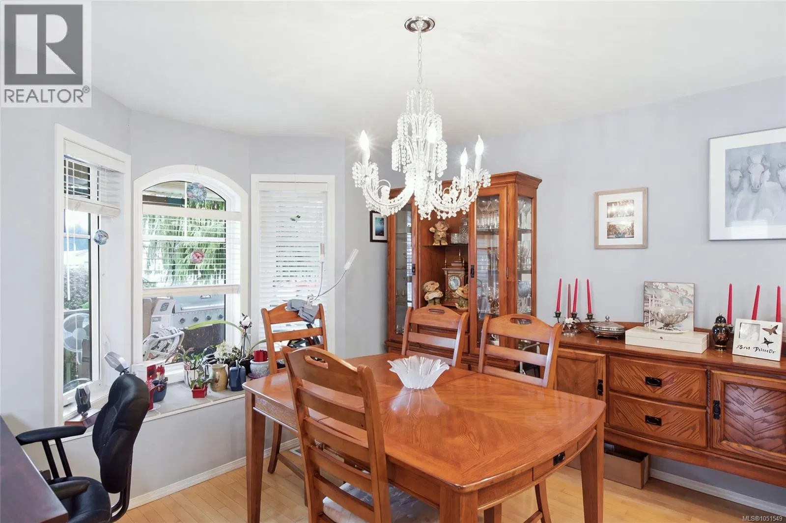 Photo 5 of 28 at 3948 Valewood Drive