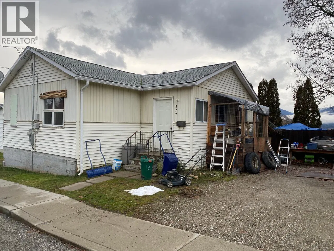 Photo 5 of 20 at 229 9TH  S Avenue