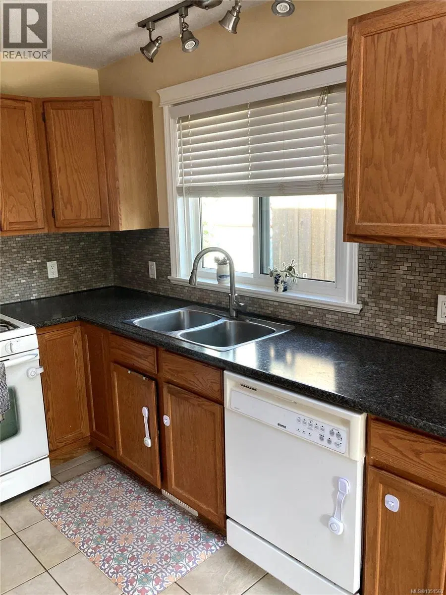 Photo 3 of 29 at 702 Hamilton Avenue
