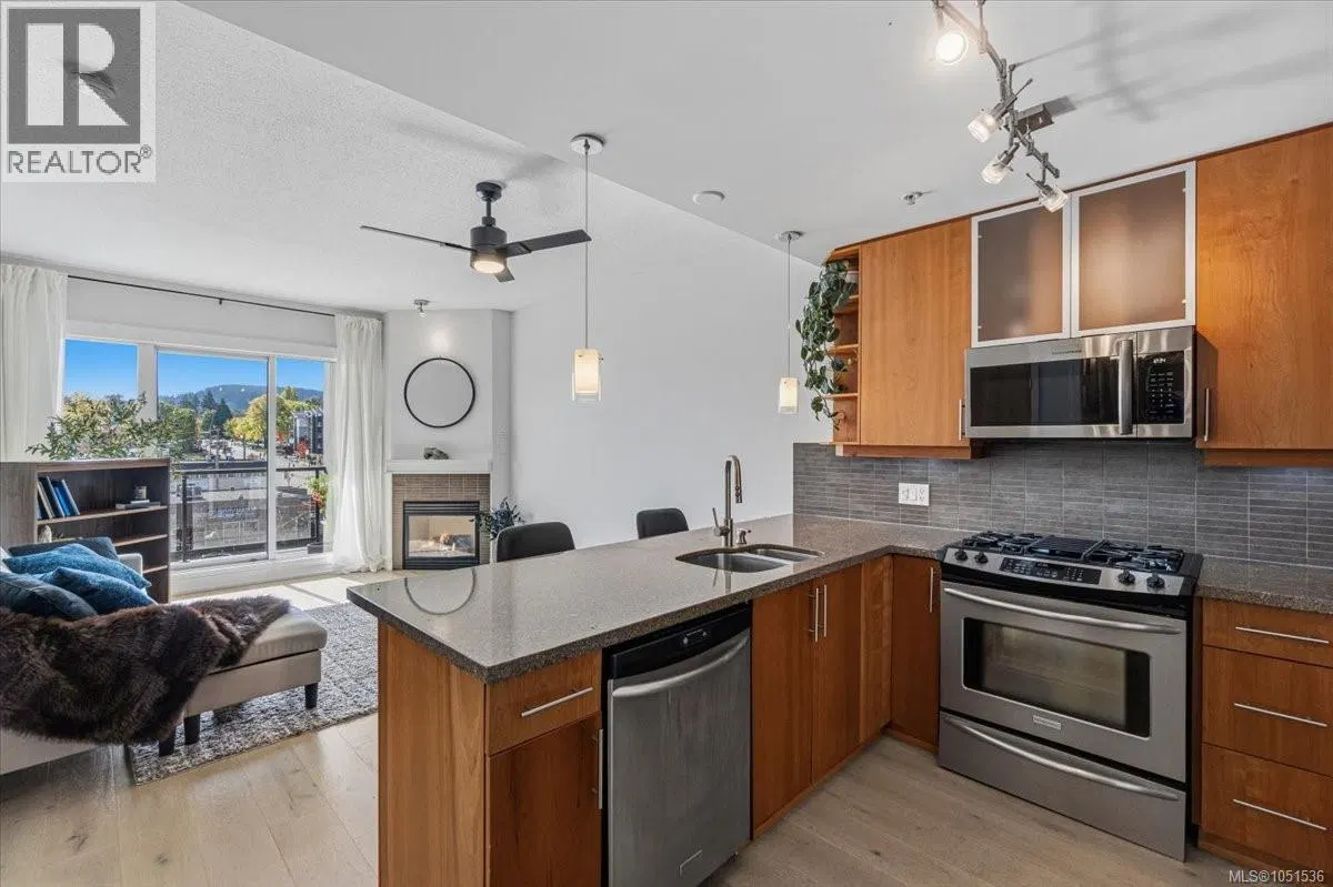 Photo 3 of 38 at #606 – 194 Beachside Drive