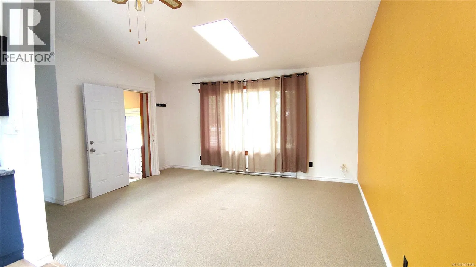 Photo 2 of 32 at 2858 14th Avenue